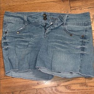 the perfect blue denim shorts